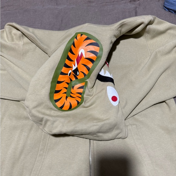 A Bathing Ape hoodie - Picture 7 of 10